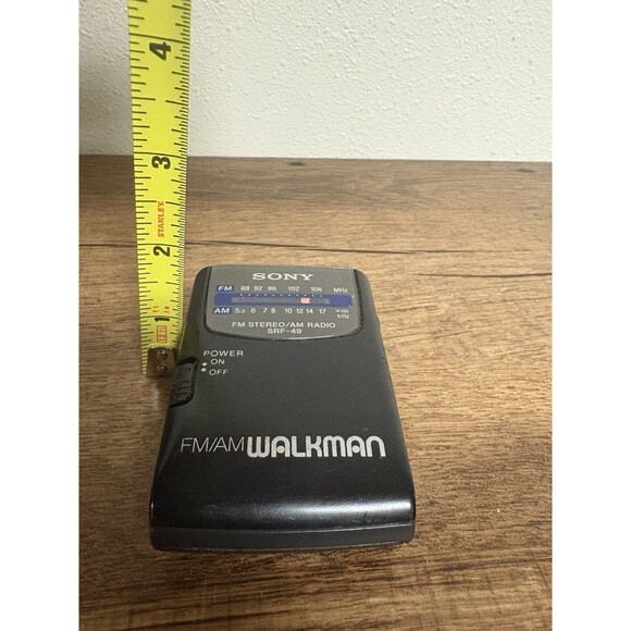 Vintage Sony SRF-49 FM/AM Walkman Working w/ Belt Clip - Picture 11 of 11